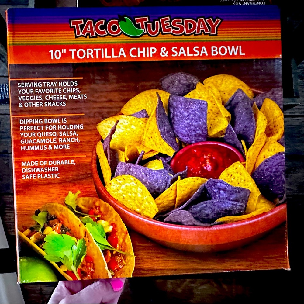 Taco chip serving dish